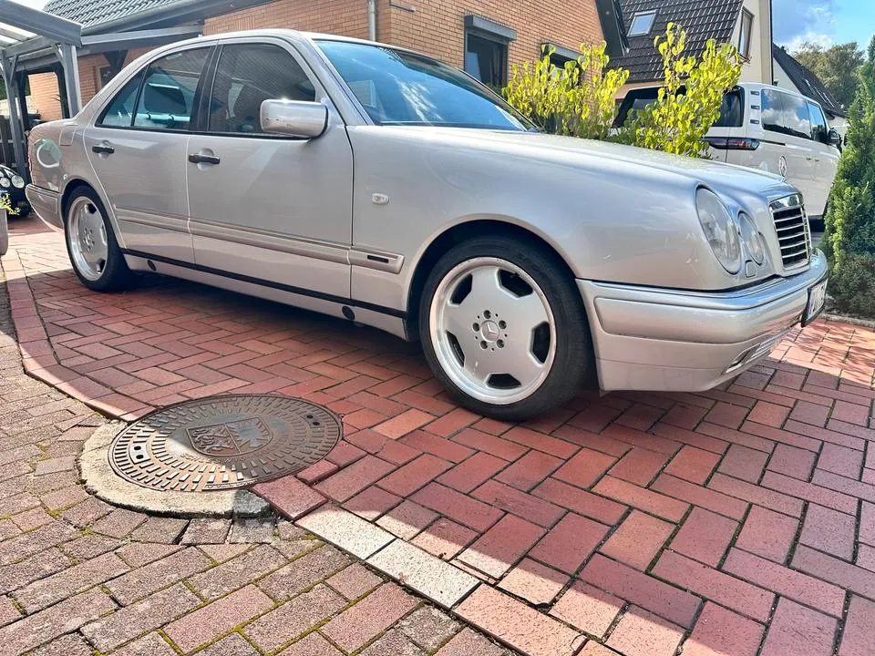Mercedes-Benz W210
