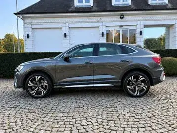Audi Q3 2021 photo 2