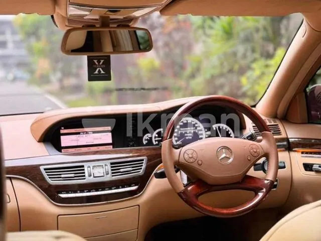 Mercedes-Benz S300 2010 photo 2