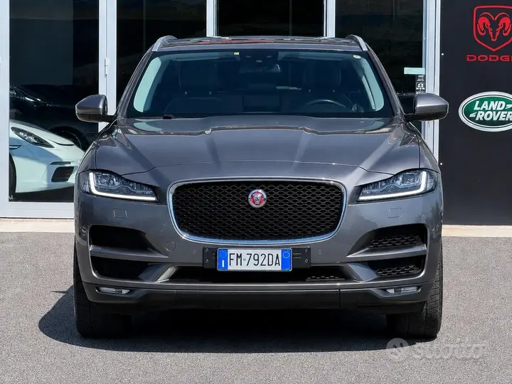 Jaguar F-Pace 2018 photo 2