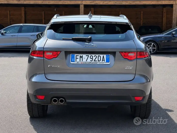 Jaguar F-Pace 2018 photo 5