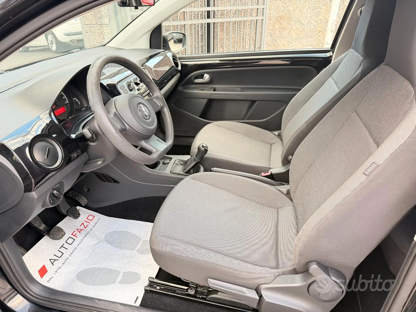 Volkswagen Up 2015 photo 5