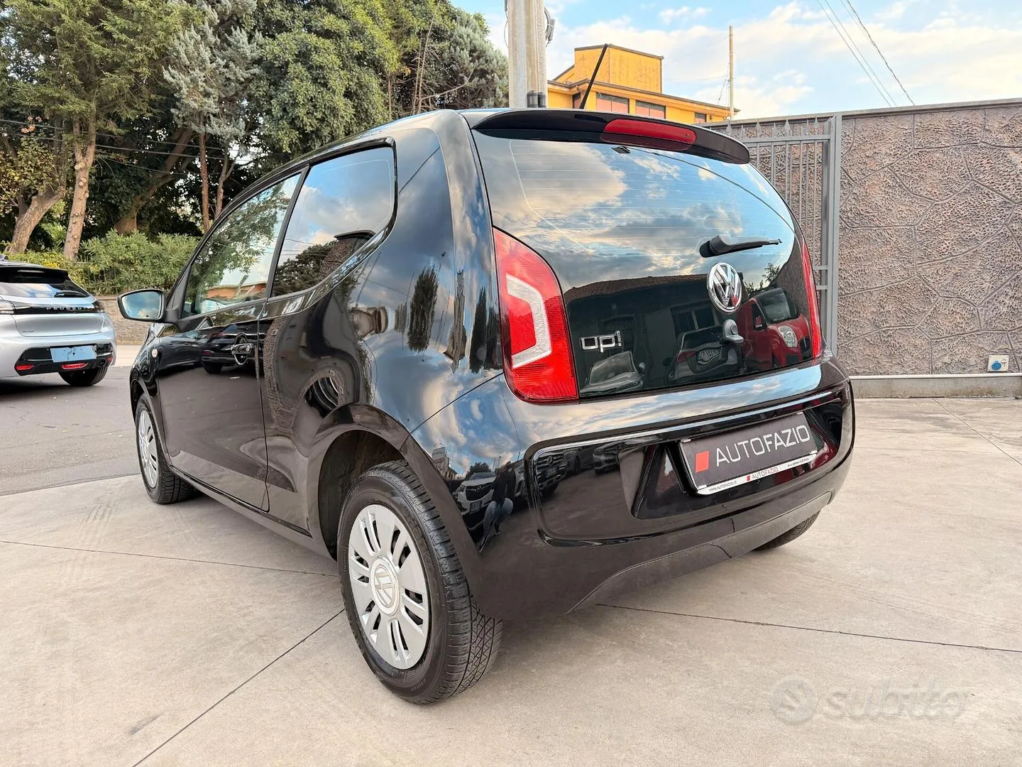Volkswagen Up 2015 photo 4
