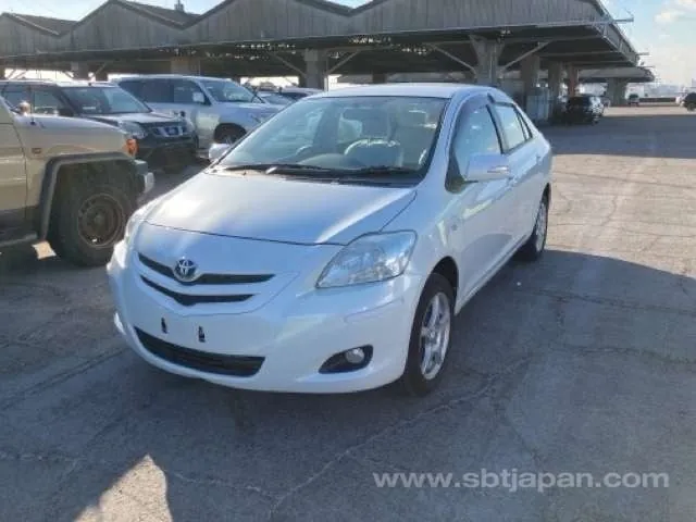 Toyota Belta 2007 photo 2