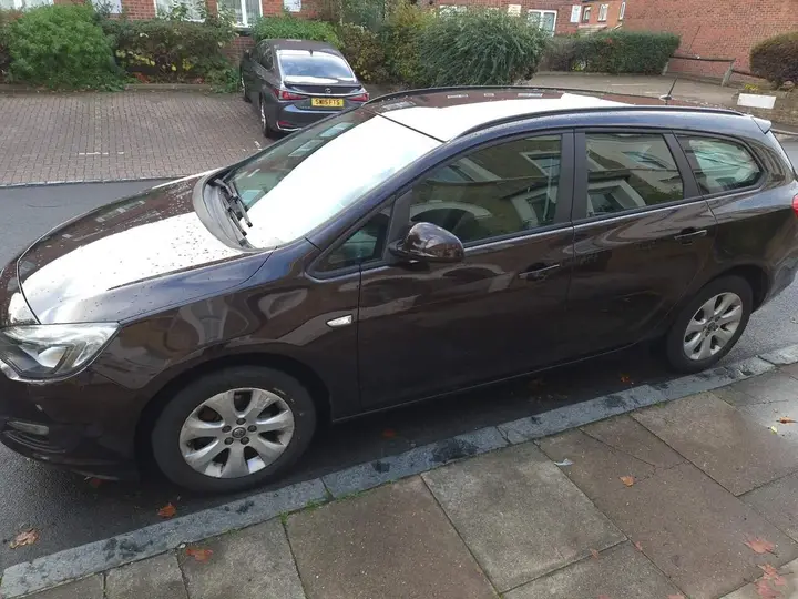 Vauxhall Astra 2014 photo 2