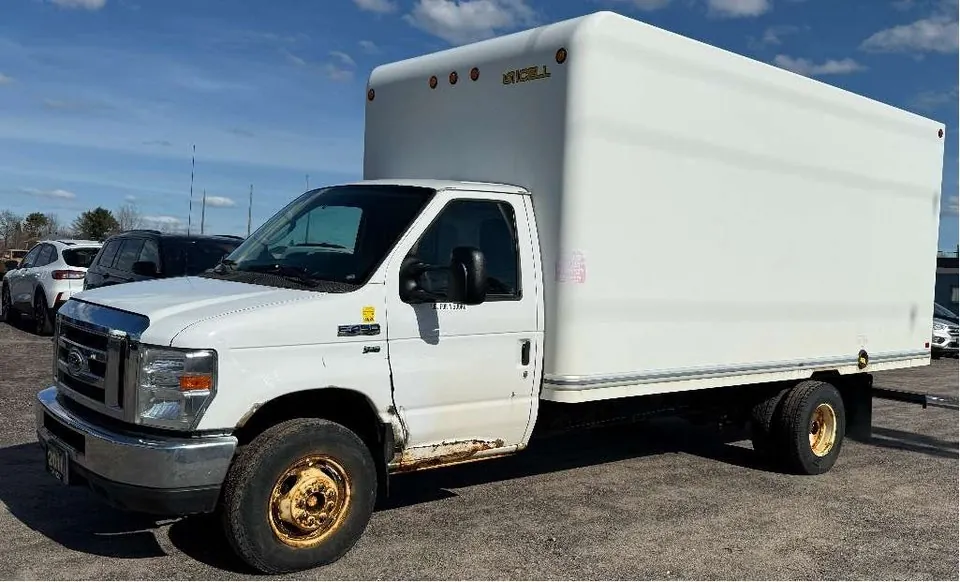Ford E-450 2016 photo 2