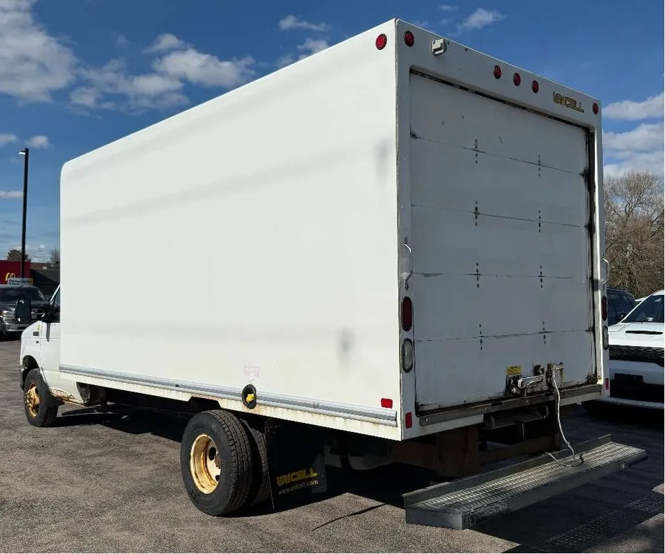 Ford E-450 2016 photo 4