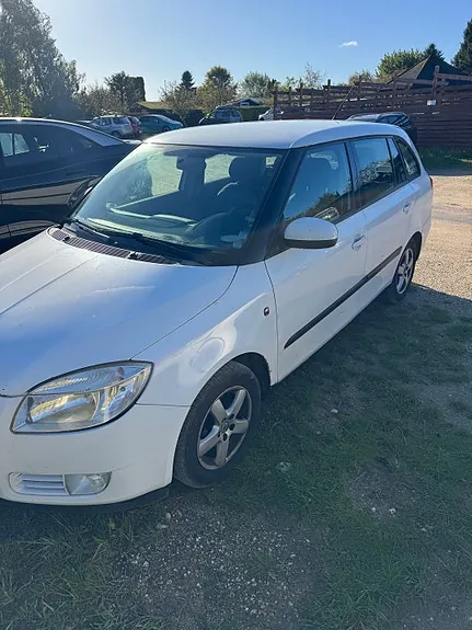 Skoda Fabia 2008 photo 2