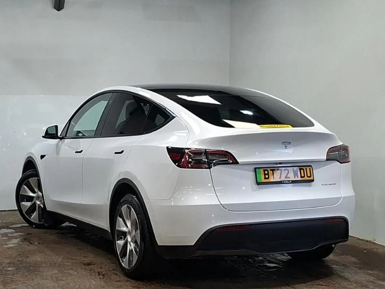 Tesla Model Y 2022 photo 2