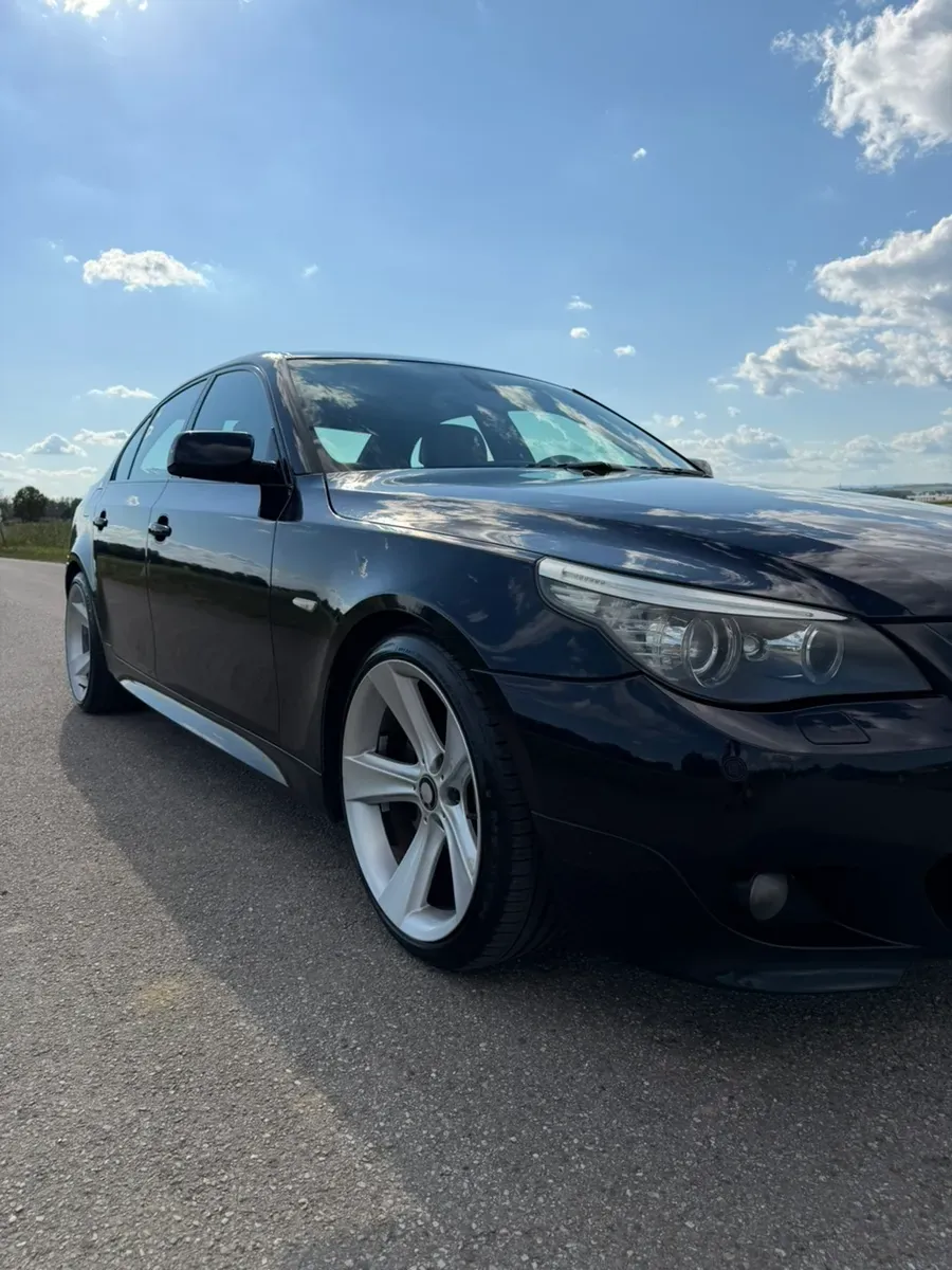 BMW 5 Series 2008 photo 2