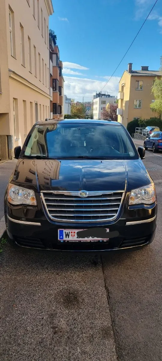 Chrysler Voyager 2009 photo 2