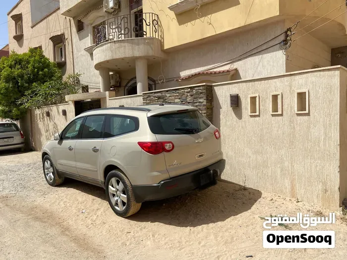 Chevrolet Traverse 2011 photo 2