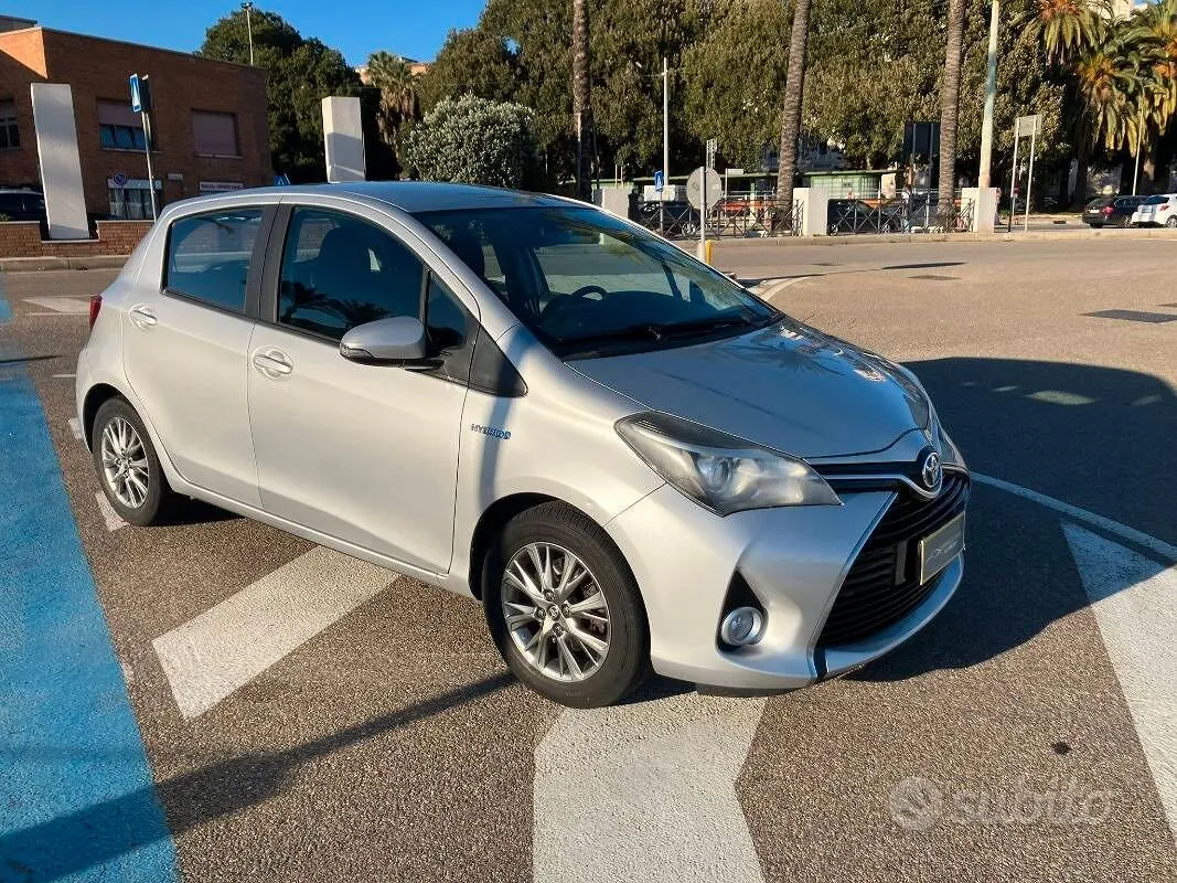 Toyota Yaris 2015 photo 2