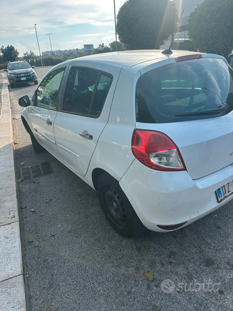 Renault Clio 2010 photo 5