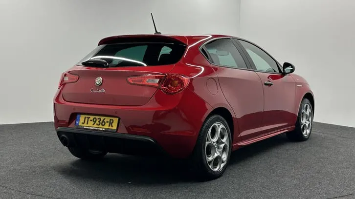 Alfa Romeo Giulietta 2016 photo 2