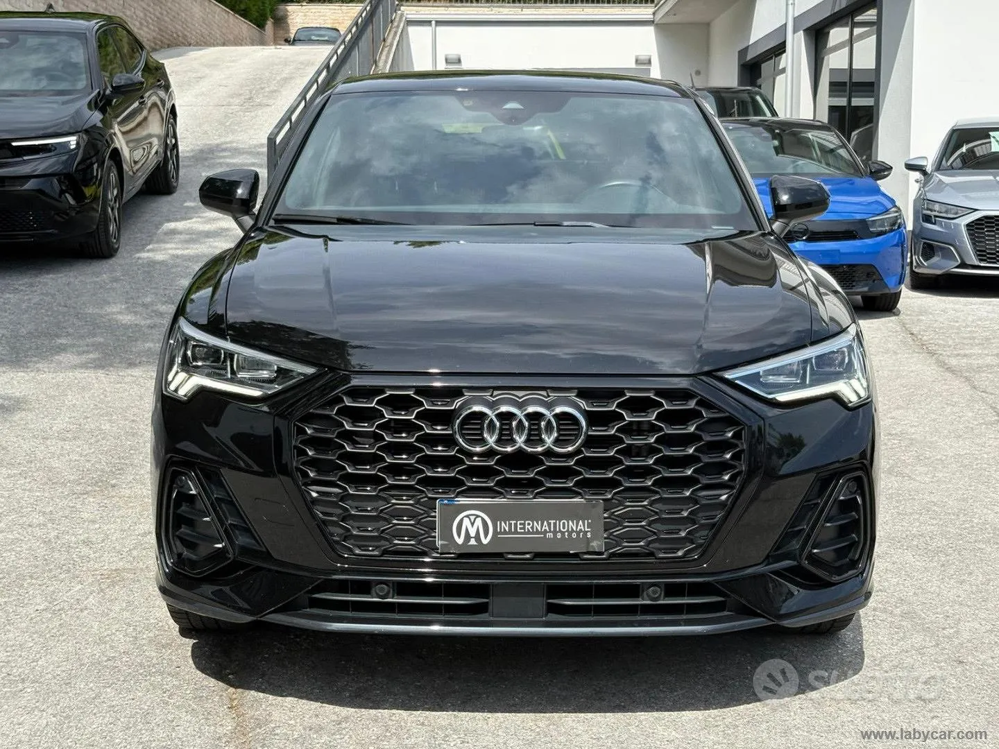 Audi Q3 2023 photo 2