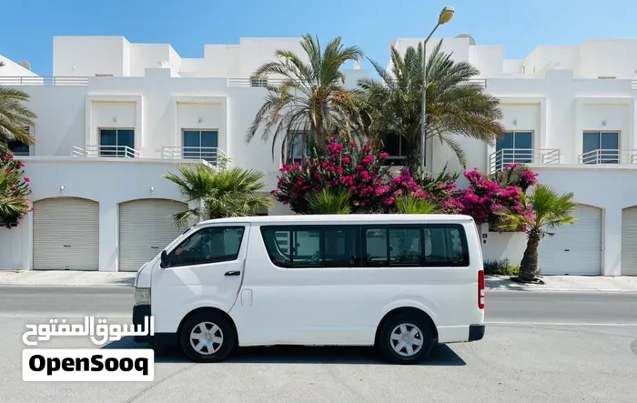 Toyota Hiace 2011 photo 3
