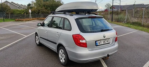 Skoda Fabia 2012 photo 3