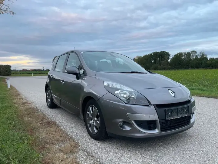 Renault Scenic 2011 photo 3