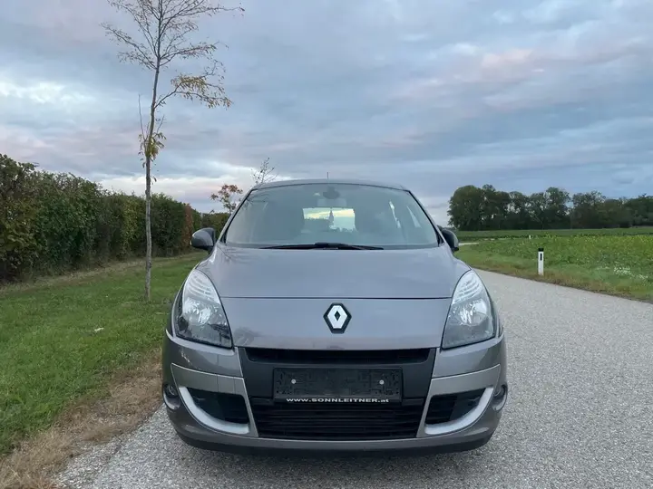 Renault Scenic 2011 photo 2