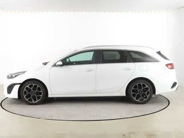 Kia Ceed Sw 2022 photo 2
