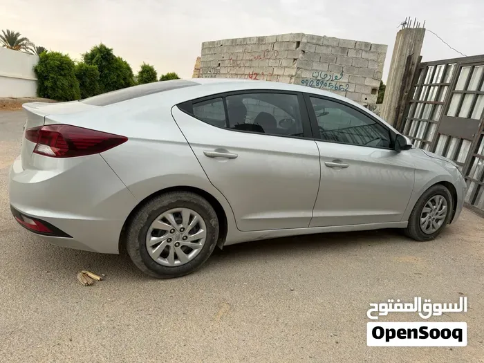 Hyundai Elantra 2018 photo 4