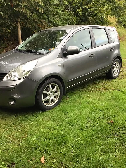 Nissan Note 2011 photo 2
