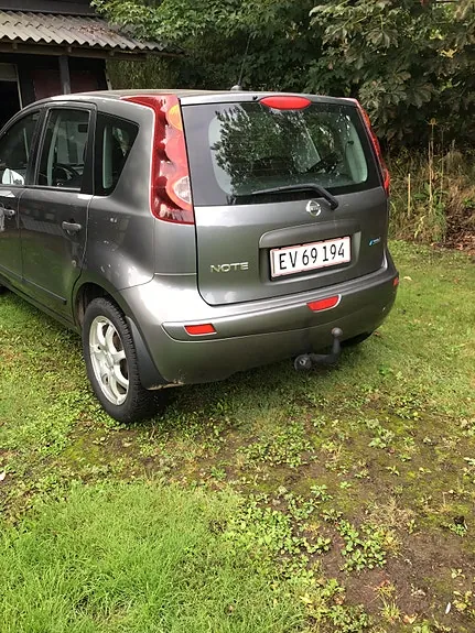 Nissan Note 2011 photo 4