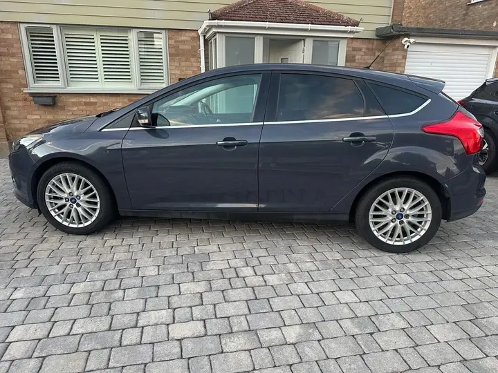 Ford Focus 2011 photo 3