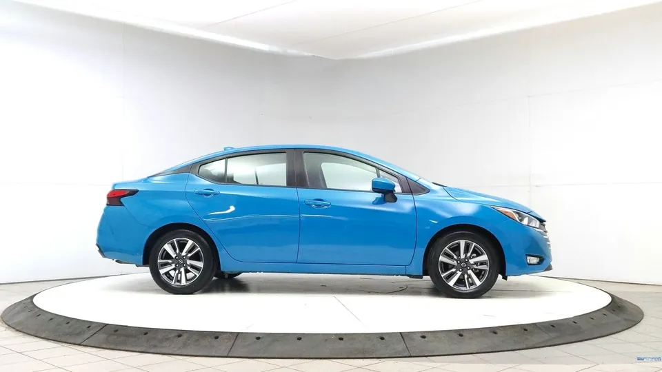 Nissan Versa 2025 photo 2