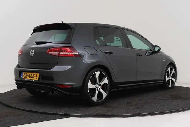 Volkswagen Golf 2015 photo 2