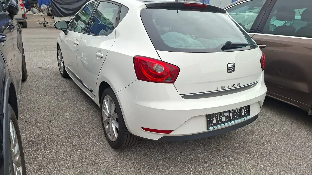 Seat Ibiza 2014 photo 3