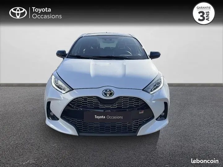 Toyota Yaris 2022 photo 2