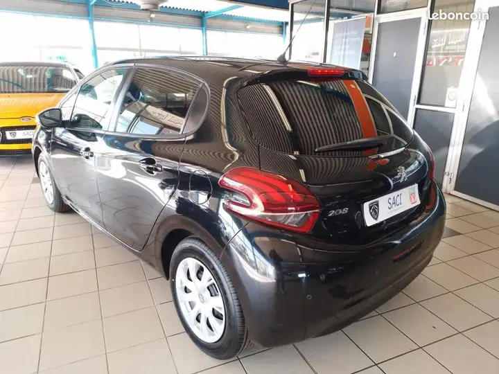 Peugeot 208 2015 photo 3