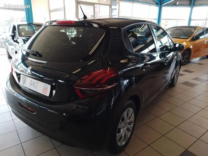 Peugeot 208 2015 photo 5