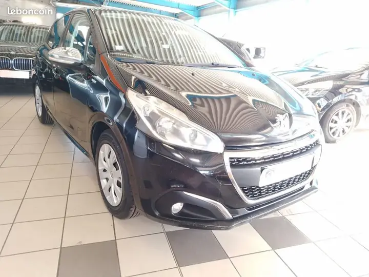 Peugeot 208 2015 photo 2