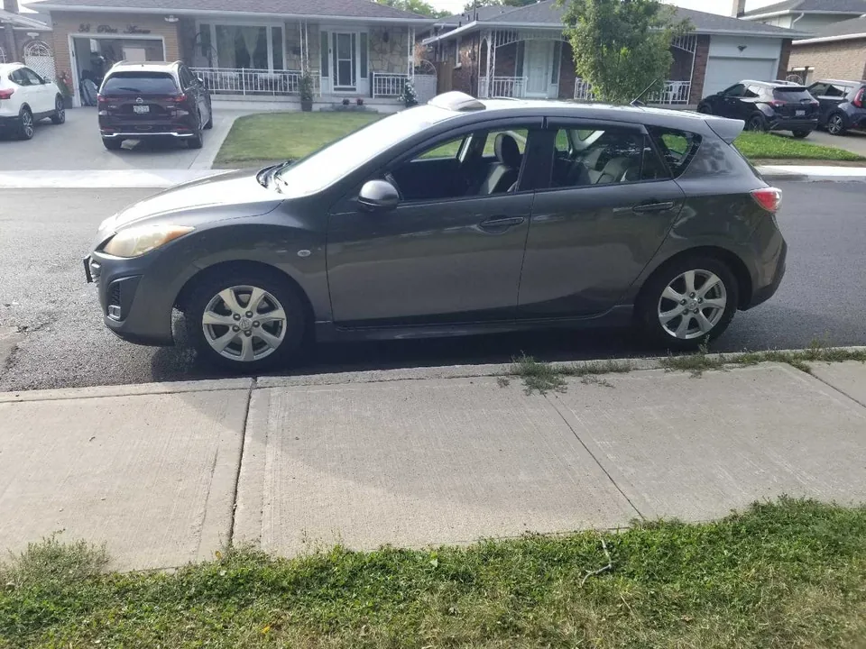 Mazda 3 2011 photo 2