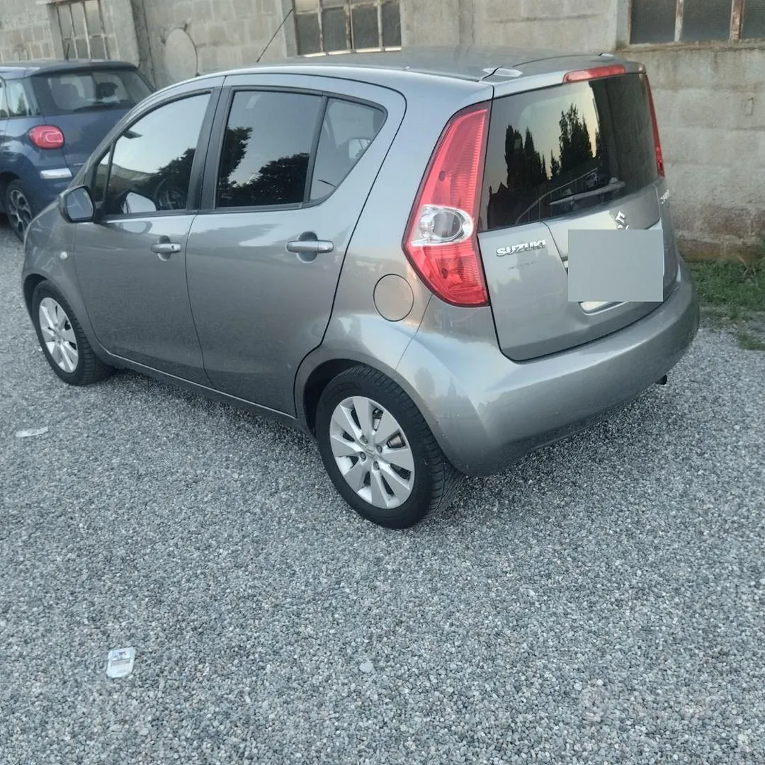 Suzuki Splash 2010 photo 2