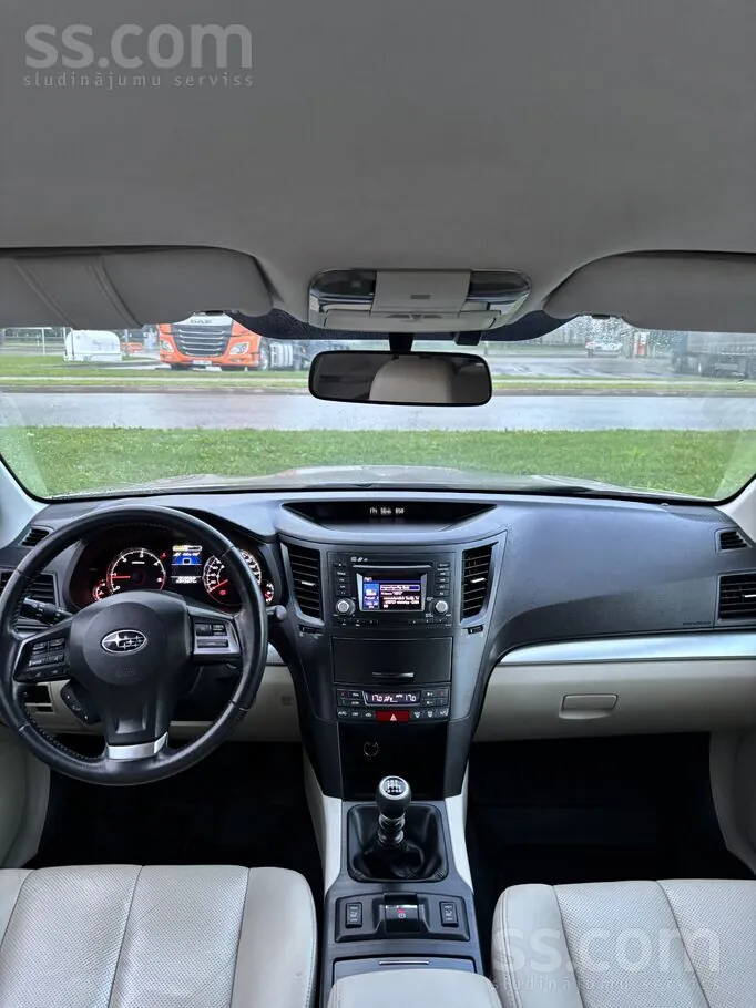 Subaru Outback 2013 photo 2