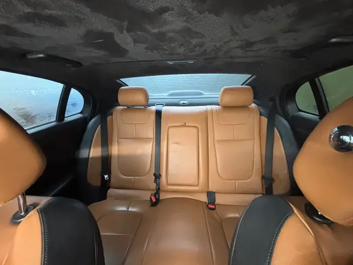 Jaguar Xf 2014 photo 2
