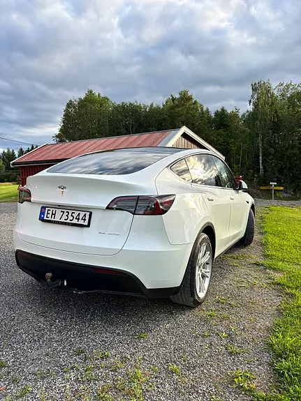 Tesla Model Y 2024 photo 4