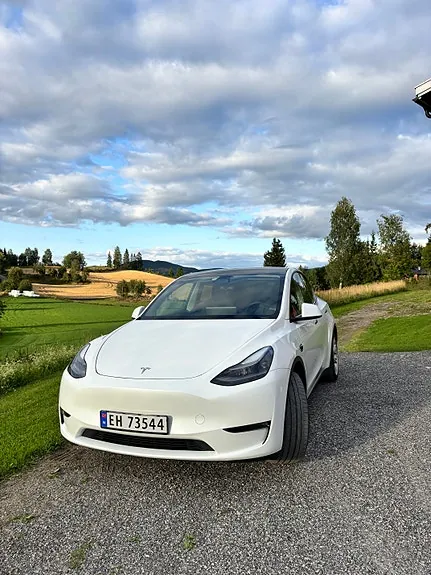 Tesla Model Y 2024 photo 3