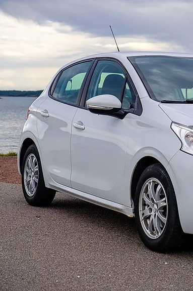 Peugeot 208 2012 photo 3