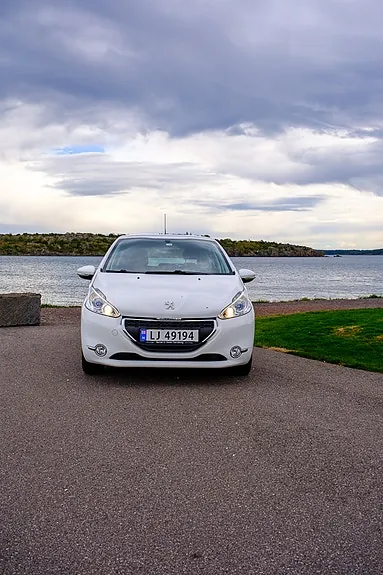 Peugeot 208 2012 photo 4