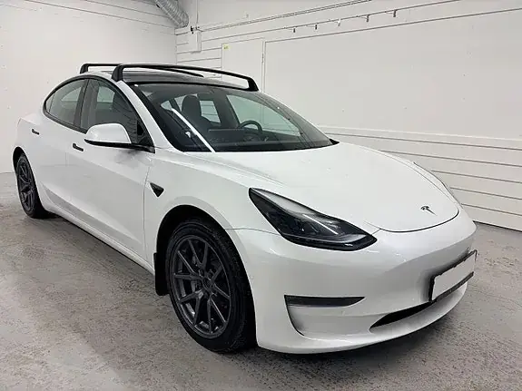 Tesla Model 3 2021 photo 2