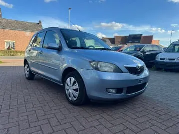 Mazda 2 2004 photo 2