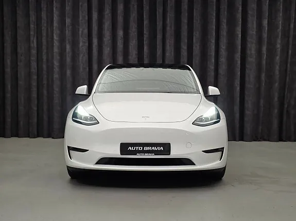 Tesla Model Y 2022 photo 2