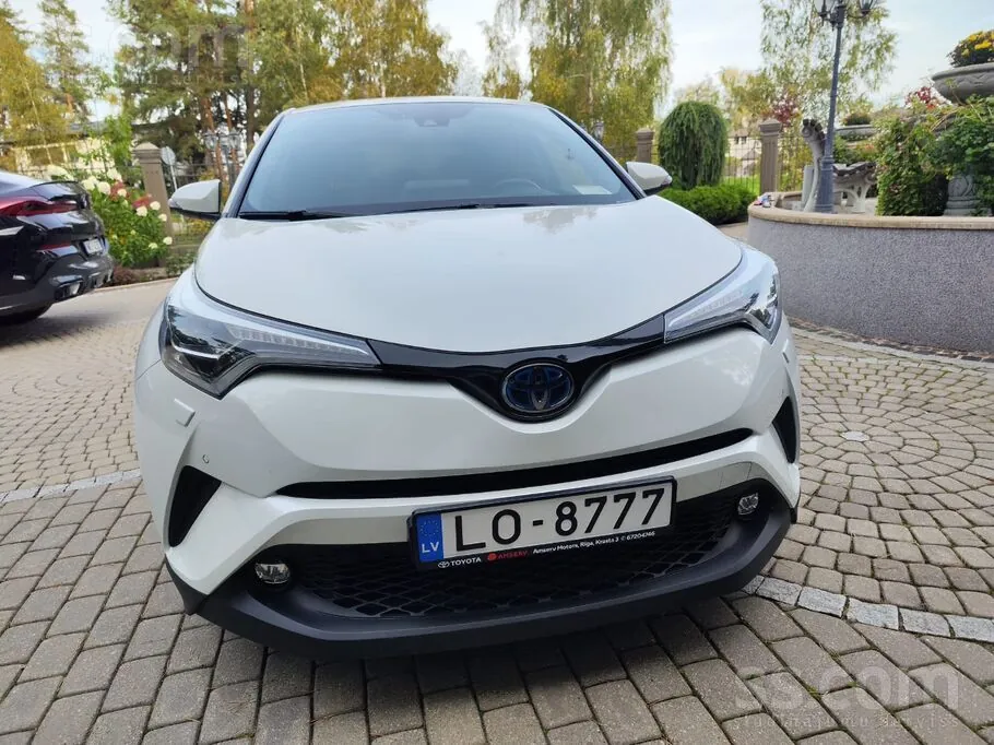 Toyota C-Hr 2018 photo 2