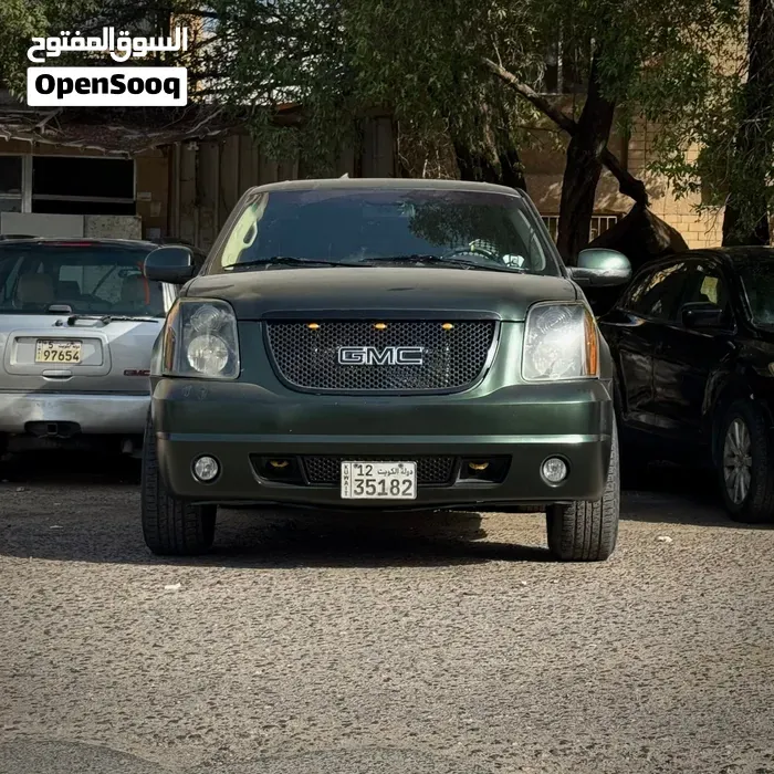 GMC Yukon 2014 photo 2