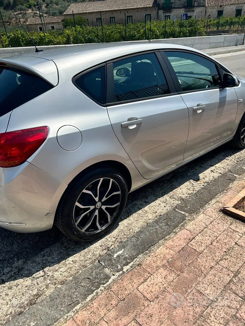 Opel Astra 2015 photo 2